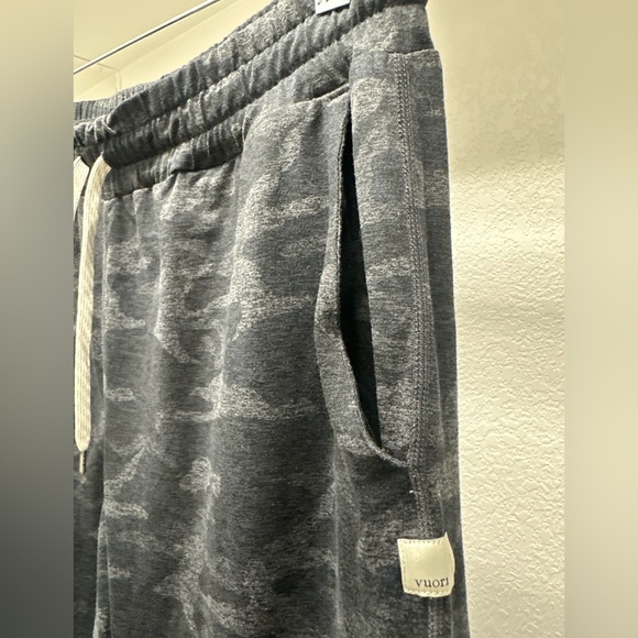 Women’s Vuori performance joggers black camo L - Picture 3 of 7